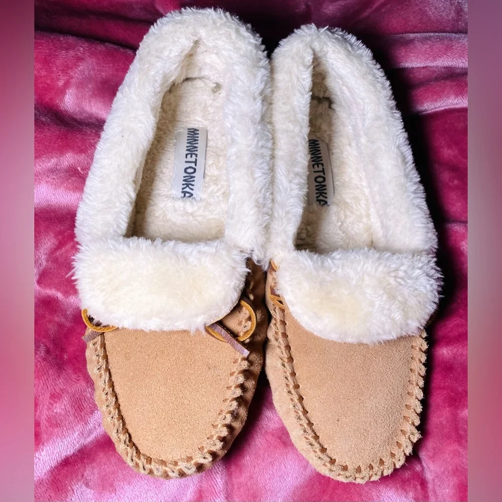 MINNETONKA Women's Size 9 Sheepskin Slipper‎ Tabby Folded Tan Moccasin